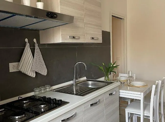 アパート Affitta Tra Mari E Monti チェチナ